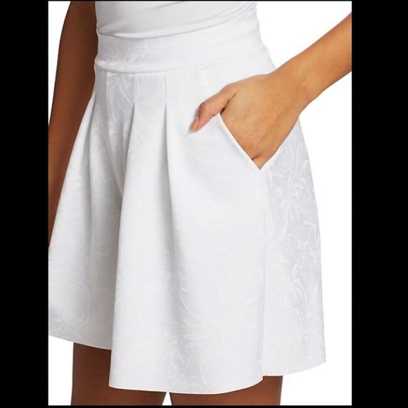 Chiara Boni La Petite Robe Charlee Floral
Shorts - Picture 4 of 7